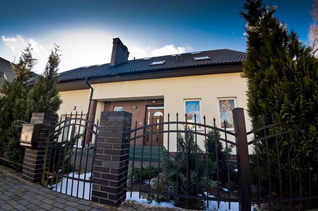 Dom Artusa Ustka Bagian luar foto